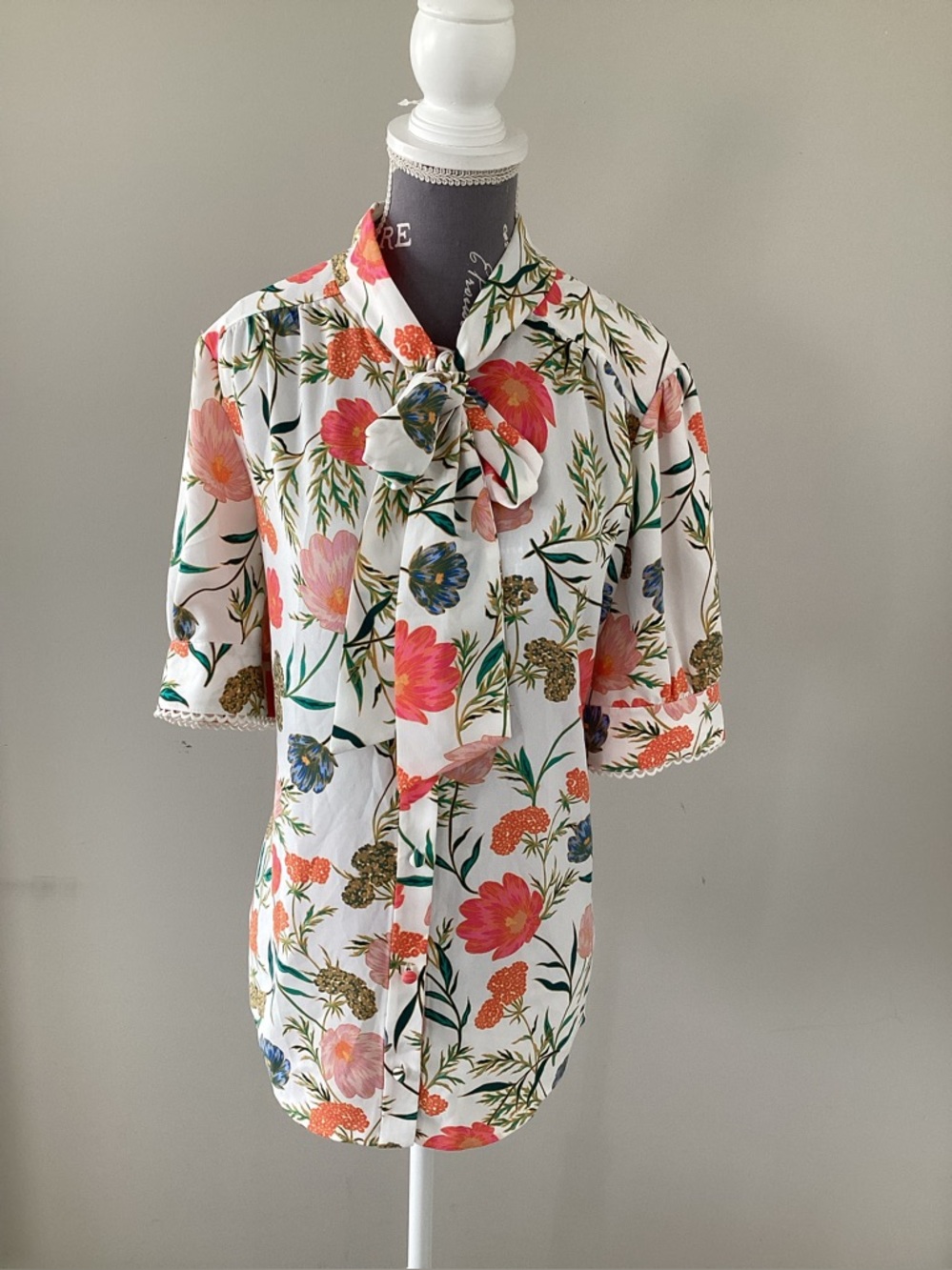 Kate Spade Blossom Tie-Neck Short Sleeve Blouse (Large)